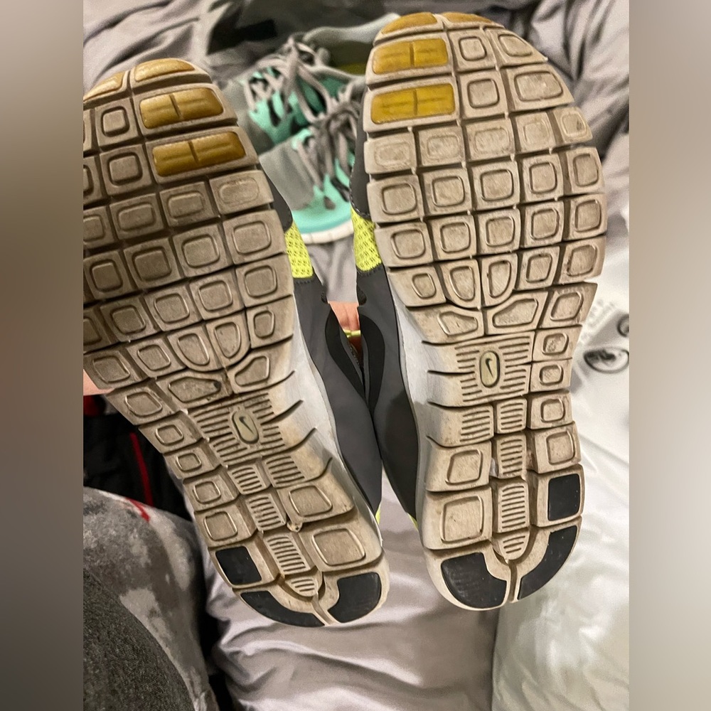 Nike Run US5.5Y/7W - Picture 2 of 3